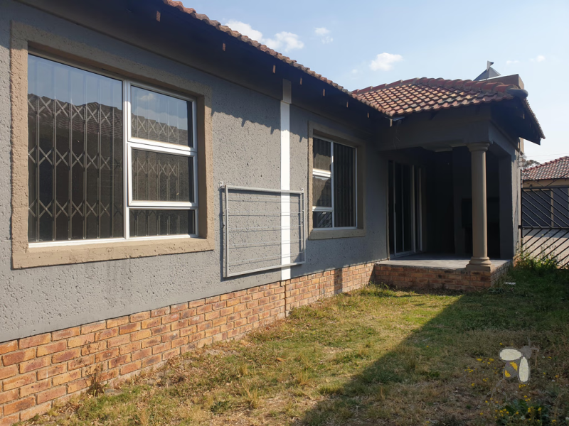 Standerton Central, Townhouse, For Sale, 3 Bedroom, Quiet Cul-de-sac, Secure, Private Garden, Built-in Braai, Standerton Property