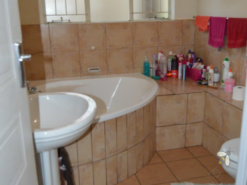 Secunda complex unit, pet friendly, spacious yard, built-in braai, full bathroom, open plan living, well managed complex