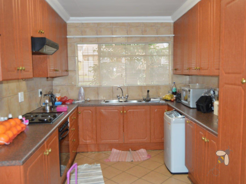 Secunda complex unit, pet friendly, spacious yard, built-in braai, full bathroom, open plan living, well managed complex