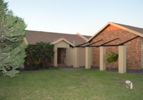 Secunda complex unit, pet friendly, spacious yard, built-in braai, full bathroom, open plan living, well managed complex