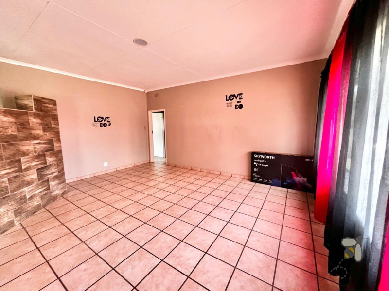 Kriel house for sale, 3 bedroom home, large parking, entertainment area, built-in braai, JoJo tank, spacious yard, family home in Kriel