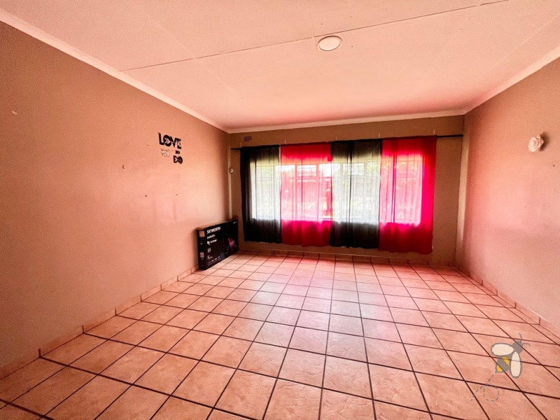 Kriel house for sale, 3 bedroom home, large parking, entertainment area, built-in braai, JoJo tank, spacious yard, family home in Kriel