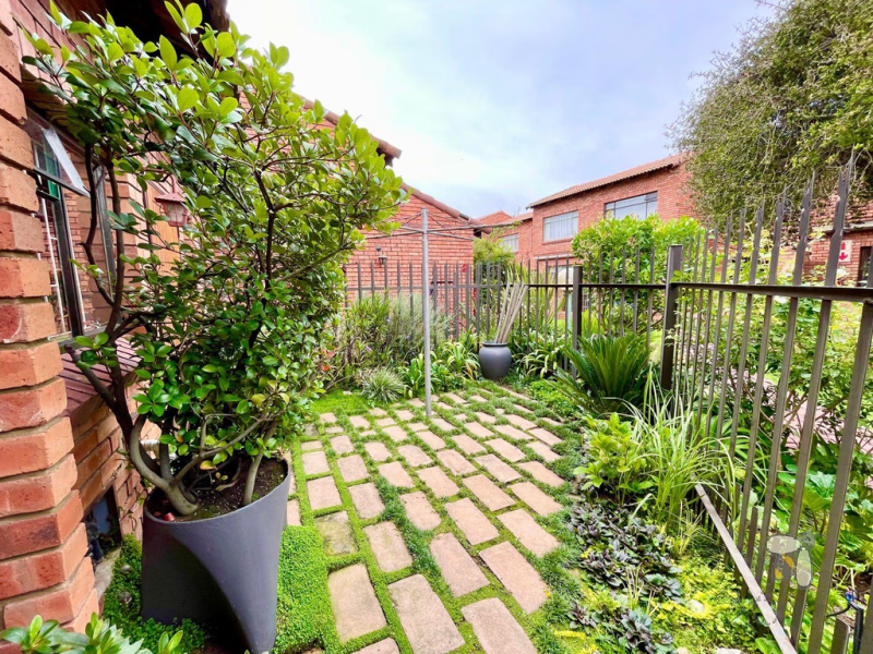 Secunda townhouse for sale, 3 bedroom complex unit, solar power inverter, built-in braai, low load shedding, rosewood kitchen