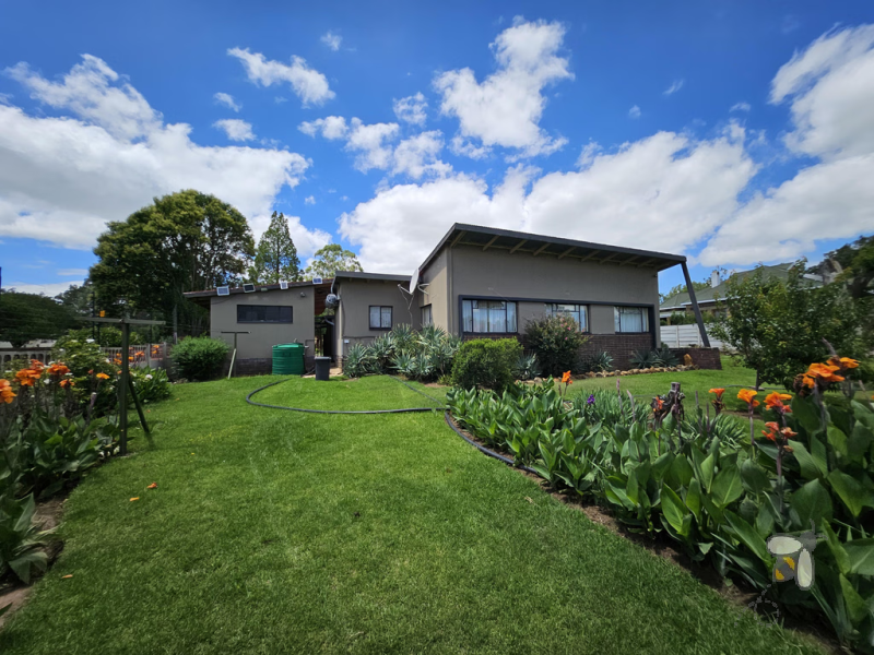 Vrede house for sale, 3 bedroom home, elegant tranquility, study, built-in pantry, scullery, landscaped garden, full bathrooms