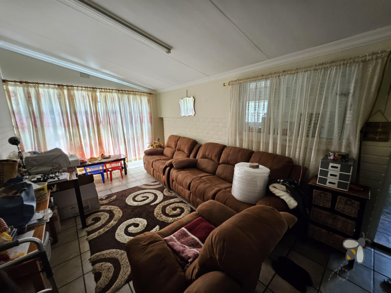 Vrede house for sale, 3 bedroom home, elegant tranquility, study, built-in pantry, scullery, landscaped garden, full bathrooms