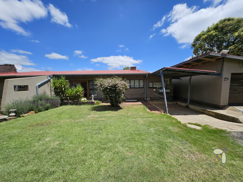 Vrede house for sale, 3 bedroom home, elegant tranquility, study, built-in pantry, scullery, landscaped garden, full bathrooms