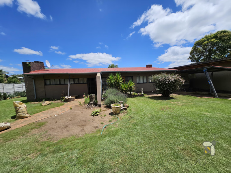 Vrede house for sale, 3 bedroom home, elegant tranquility, study, built-in pantry, scullery, landscaped garden, full bathrooms