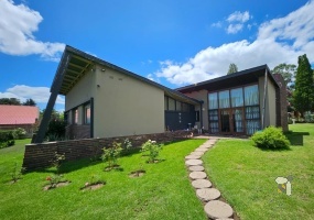 Vrede house for sale, 3 bedroom home, elegant tranquility, study, built-in pantry, scullery, landscaped garden, full bathrooms