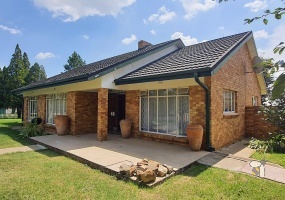 Frankfort 4 bedroom home, well maintained, spacious yard, open plan living, double beds, water tank, built-in wardrobes, starter home