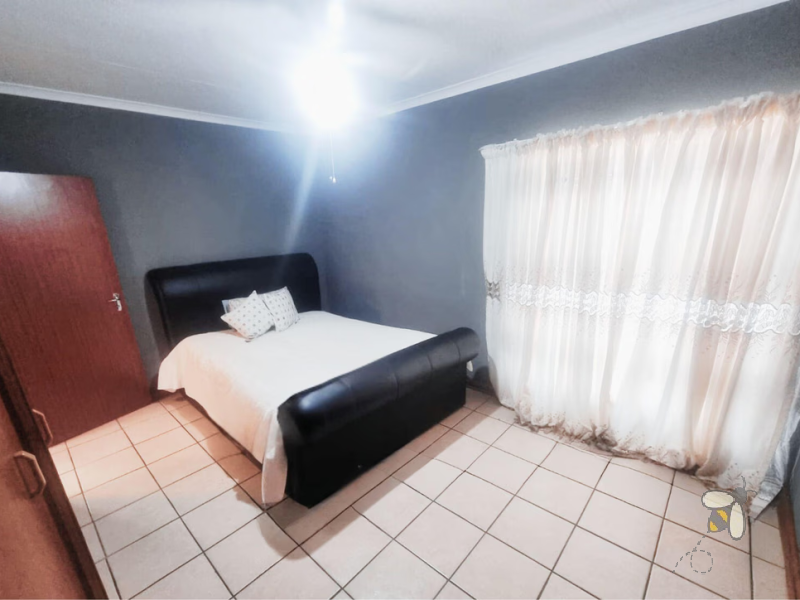 Secunda townhouse for sale, 2 bedroom unit, garage and carport, well-managed complex, close to schools, breakfast nook, low rates