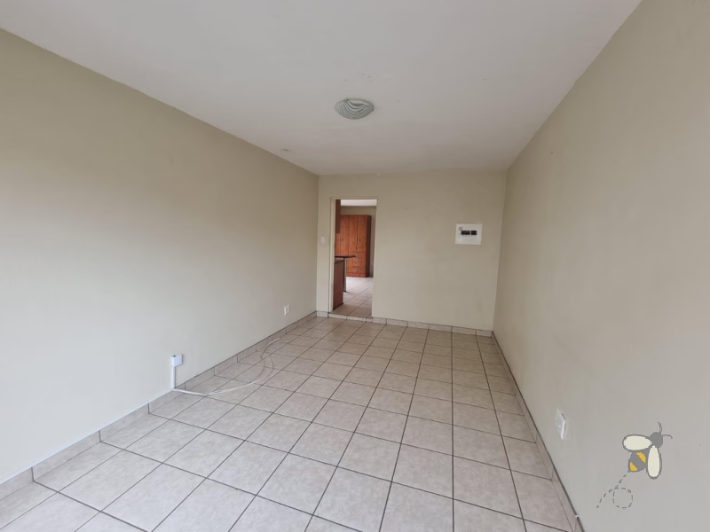 Secunda sole mandate, 2 bedroom unit for sale, close to town, automated garage, cherry wood kitchen, study nook, low levy