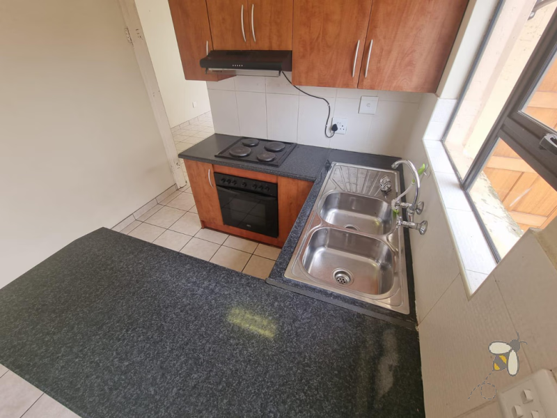 Secunda sole mandate, 2 bedroom unit for sale, close to town, automated garage, cherry wood kitchen, study nook, low levy