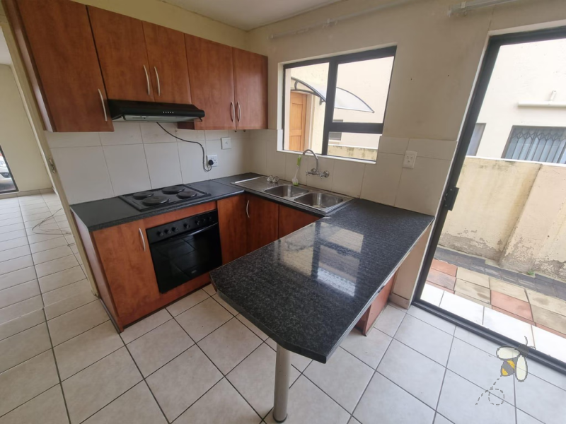 Secunda sole mandate, 2 bedroom unit for sale, close to town, automated garage, cherry wood kitchen, study nook, low levy