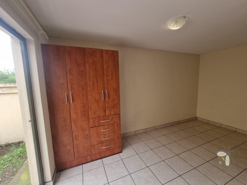 Secunda sole mandate, 2 bedroom unit for sale, close to town, automated garage, cherry wood kitchen, study nook, low levy