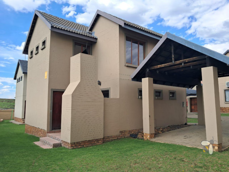 Secunda townhouse for sale, Ext 23 property, 2 bedroom 2 bathroom, built-in braai, secure complex, first-time buyer, granite countertops