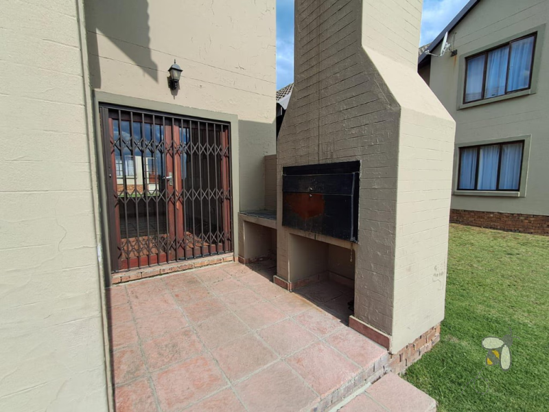 Secunda townhouse for sale, Ext 23 property, 2 bedroom 2 bathroom, built-in braai, secure complex, first-time buyer, granite countertops