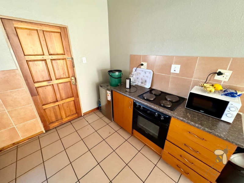Secunda Central townhouse for sale, 2 bedroom unit, built-in cupboards, open plan kitchen, internal garage access, communal garden, play area