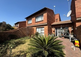 Secunda duplex for sale, 2 bedroom unit, secure complex, private garden, walk-in closet, laundry room, single garage, low maintenance