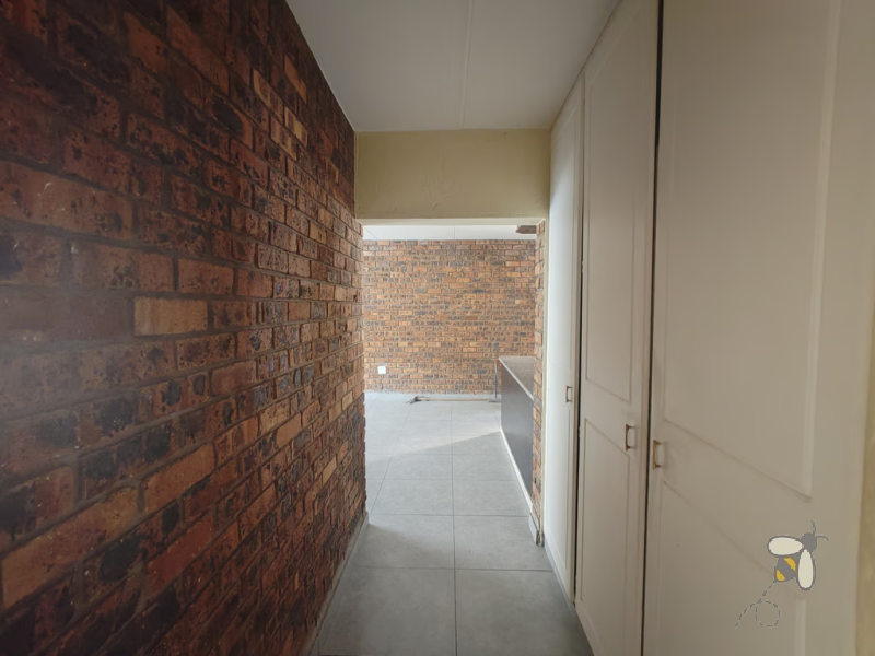 Secunda flat for sale, 3 bedroom flat, R790000 property, modern flat, first-time buyer property, investor property, built-in cupboards, undercover parking, well-maintained flat.