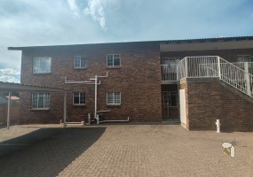 Secunda flat for sale, 3 bedroom flat, R790000 property, modern flat, first-time buyer property, investor property, built-in cupboards, undercover parking, well-maintained flat.
