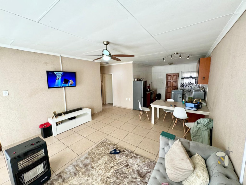 Secunda Central, townhouse for sale, secure complex, 2 bedroom, lock up garage, prepaid electricity, fully tiled, communal play area