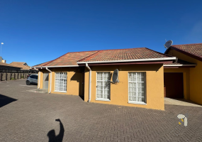 Secunda Central, townhouse for sale, secure complex, 2 bedroom, lock up garage, prepaid electricity, fully tiled, communal play area