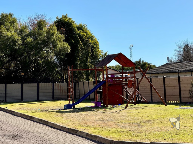 Secunda Central, townhouse for sale, secure complex, 2 bedroom, lock up garage, prepaid electricity, fully tiled, communal play area