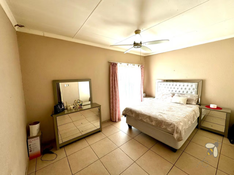 Secunda Central, townhouse for sale, secure complex, 2 bedroom, lock up garage, prepaid electricity, fully tiled, communal play area