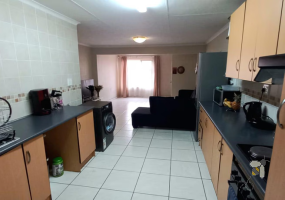 Secunda flat for sale, 2 bedroom unit, R790000 property, security complex, modern kitchen, small complex, electric gate, investor property, neatly tiled.