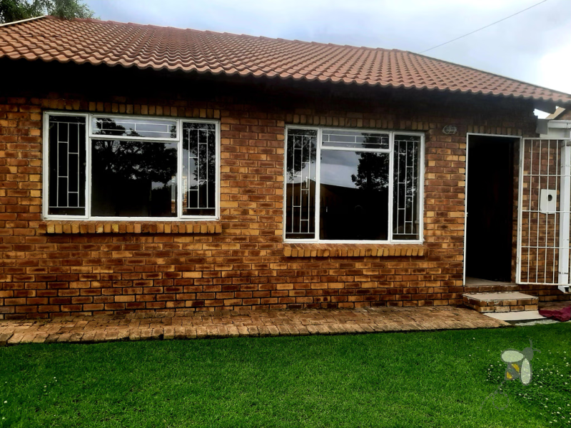 Secunda, townhouse for sale, affordable 2 bedroom, lock-up garage, beautiful kitchen, open plan, first-time buyer, investment