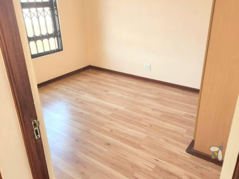 Secunda upmarket unit for sale, 2 bedroom unit, R760000 property, modern kitchen, laminated floors, single garage, spacious rooms, complex living, investor property.