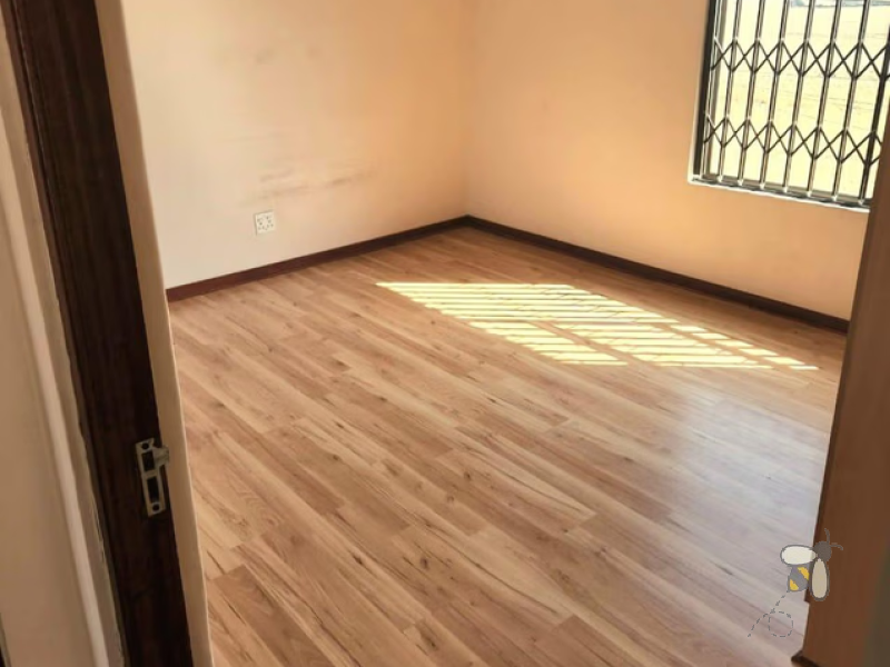 Secunda upmarket unit for sale, 2 bedroom unit, R760000 property, modern kitchen, laminated floors, single garage, spacious rooms, complex living, investor property.