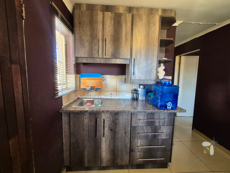 Embalenhle house for sale, 2 bedroom home, R750000 property, neat house, first-time buyer, investor, automated gate, carport for 2 cars, built-in cupboards.