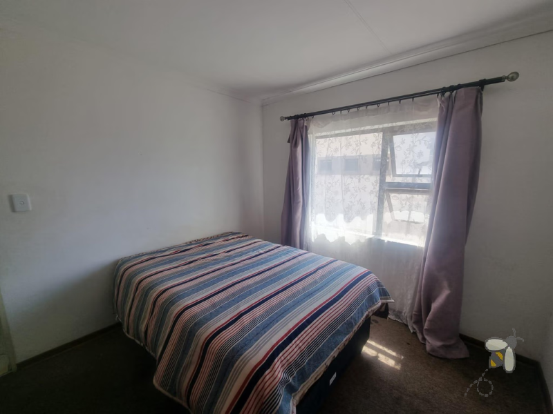 Secunda, flat for sale, spacious apartment, built-in braai, open-plan living, cherry wood kitchen, balcony, professionals, small family