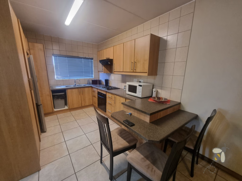 Secunda ground floor flat for sale, 2 bedroom flat, R750000 property, lock up garage, breakfast nook, sizable pantry, built-in cupboards, bath-shower, close to amenities.