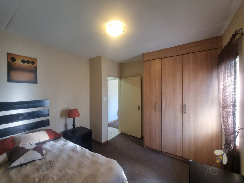 Secunda ground floor flat for sale, 2 bedroom flat, R750000 property, lock up garage, breakfast nook, sizable pantry, built-in cupboards, bath-shower, close to amenities.