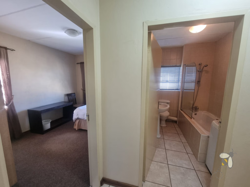 Secunda ground floor flat for sale, 2 bedroom flat, R750000 property, lock up garage, breakfast nook, sizable pantry, built-in cupboards, bath-shower, close to amenities.
