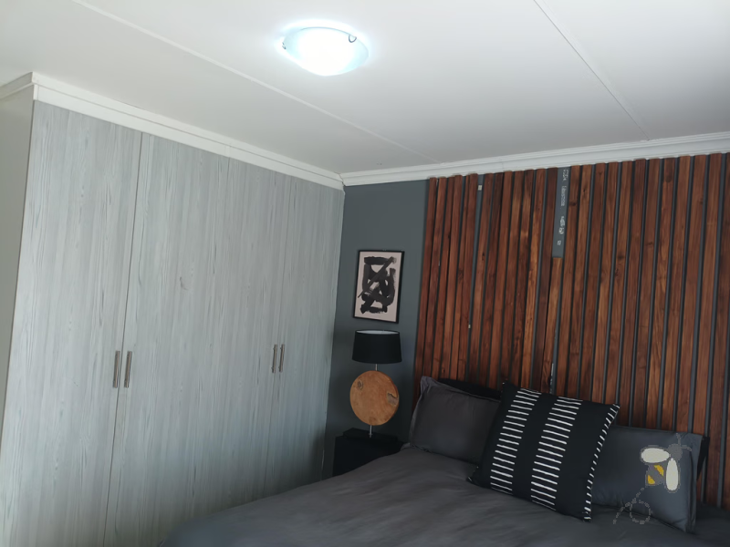 Secunda, apartment for sale, 2 bedroom flat, top floor unit, braai balcony, prepaid electricity, undercover carport, modern kitchen, open plan