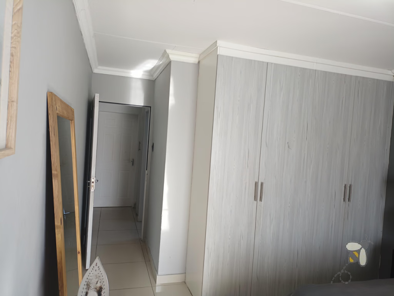 Secunda, apartment for sale, 2 bedroom flat, top floor unit, braai balcony, prepaid electricity, undercover carport, modern kitchen, open plan