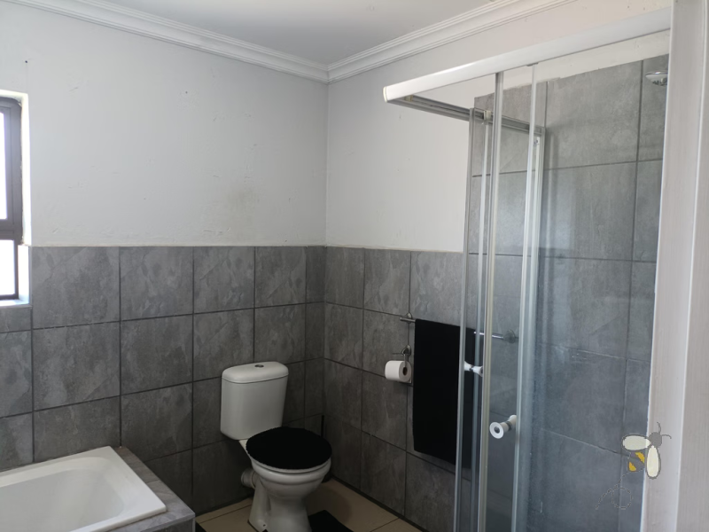 Secunda, apartment for sale, 2 bedroom flat, top floor unit, braai balcony, prepaid electricity, undercover carport, modern kitchen, open plan