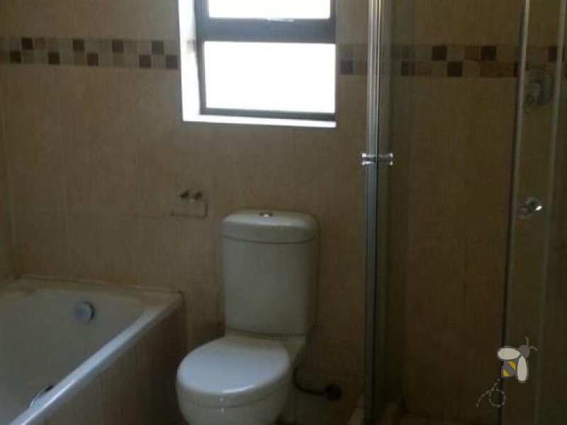 Ground floor flat, 2 bedroom apartment, classy, spacious, open-plan, cherry wood kitchen, Trellis security, easy access, retirees, investors