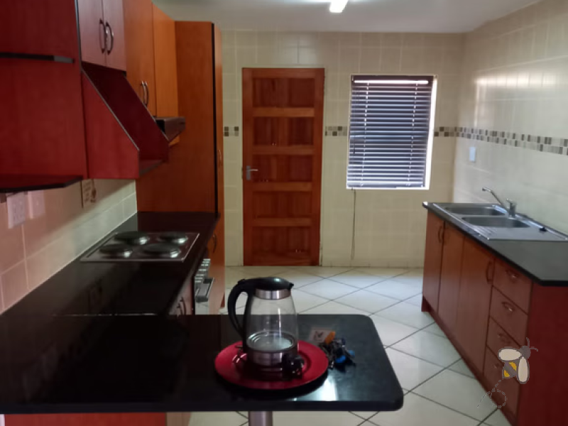 Ground floor flat, 2 bedroom apartment, classy, spacious, open-plan, cherry wood kitchen, Trellis security, easy access, retirees, investors