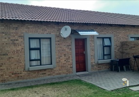 Secunda 3 bedroom townhouse for sale, R750000 property, backup generator, no load shedding, no water interruptions, 24 hour security, gas stove, first-time buyer, investor, children play area.