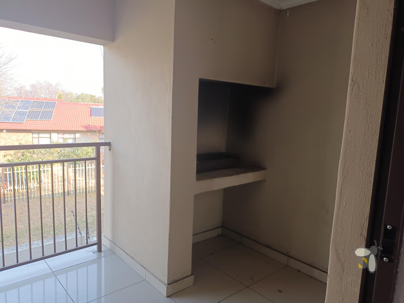 Apartment for sale, 2 bedroom, modern apartment, top floor unit, secure complex, built-in braai, prepaid electricity, undercover carport, low levy