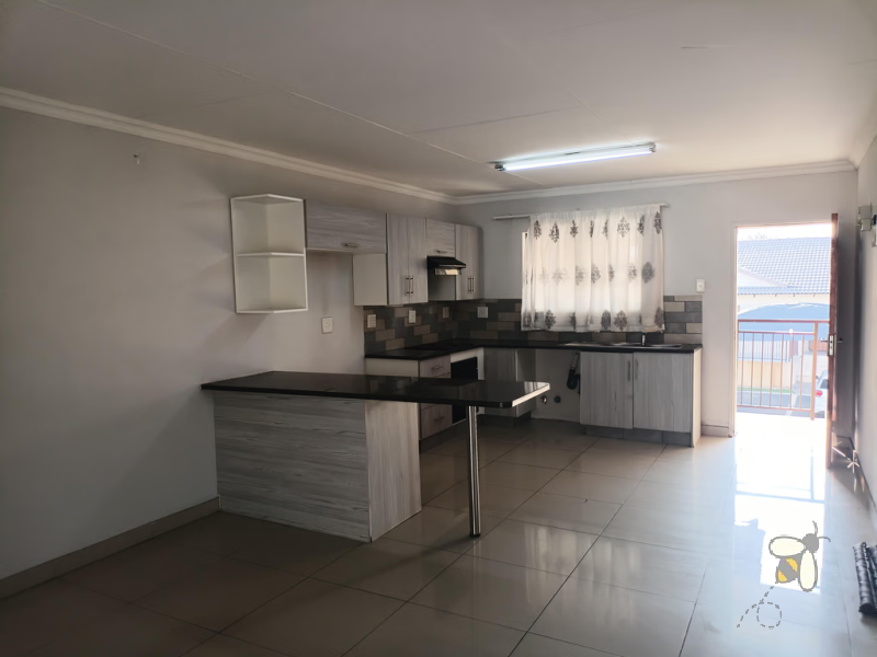 Apartment for sale, 2 bedroom, modern apartment, top floor unit, secure complex, built-in braai, prepaid electricity, undercover carport, low levy