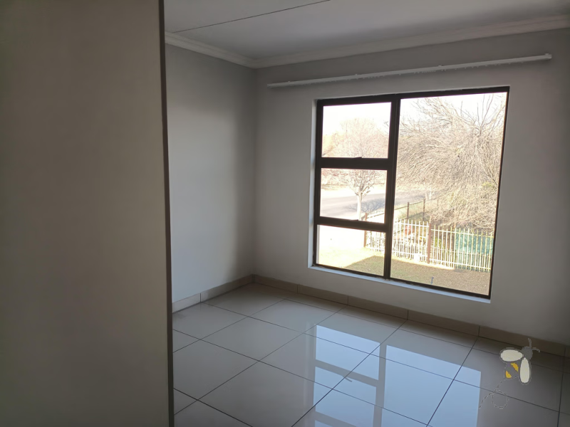 Apartment for sale, 2 bedroom, modern apartment, top floor unit, secure complex, built-in braai, prepaid electricity, undercover carport, low levy