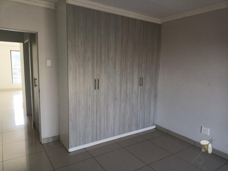 Apartment for sale, 2 bedroom, modern apartment, top floor unit, secure complex, built-in braai, prepaid electricity, undercover carport, low levy