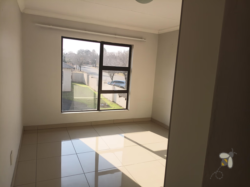 Apartment for sale, 2 bedroom, modern apartment, top floor unit, secure complex, built-in braai, prepaid electricity, undercover carport, low levy
