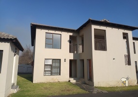 Apartment for sale, 2 bedroom, modern apartment, top floor unit, secure complex, built-in braai, prepaid electricity, undercover carport, low levy