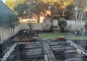 Secunda ground floor unit for sale, 2 bedroom unit, R699000 property, private courtyard, covered parking, secure complex, first-time buyer, investor, close to amenities.